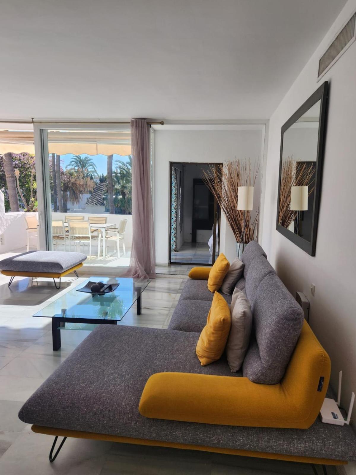 Laalcazaba Garden Apartment *